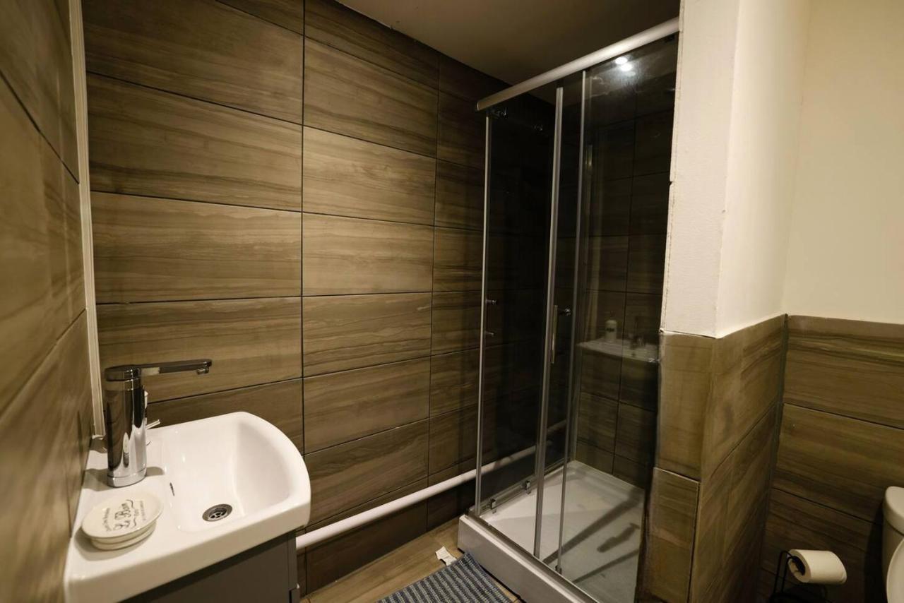 3 Bedroomflat-free Parking-wifi-parking-8people * Лондон