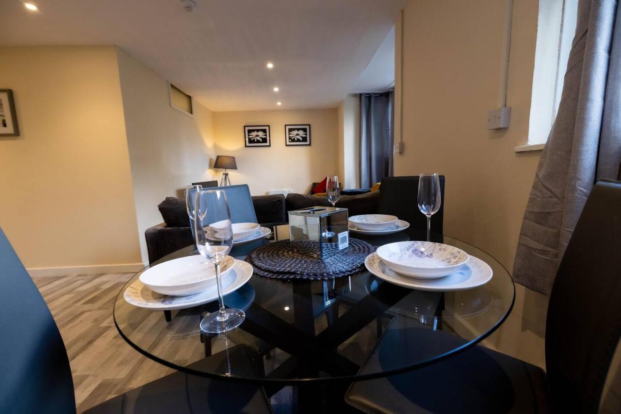 3 Bedroomflat-free Parking-wifi-parking-8people Апартаменты *