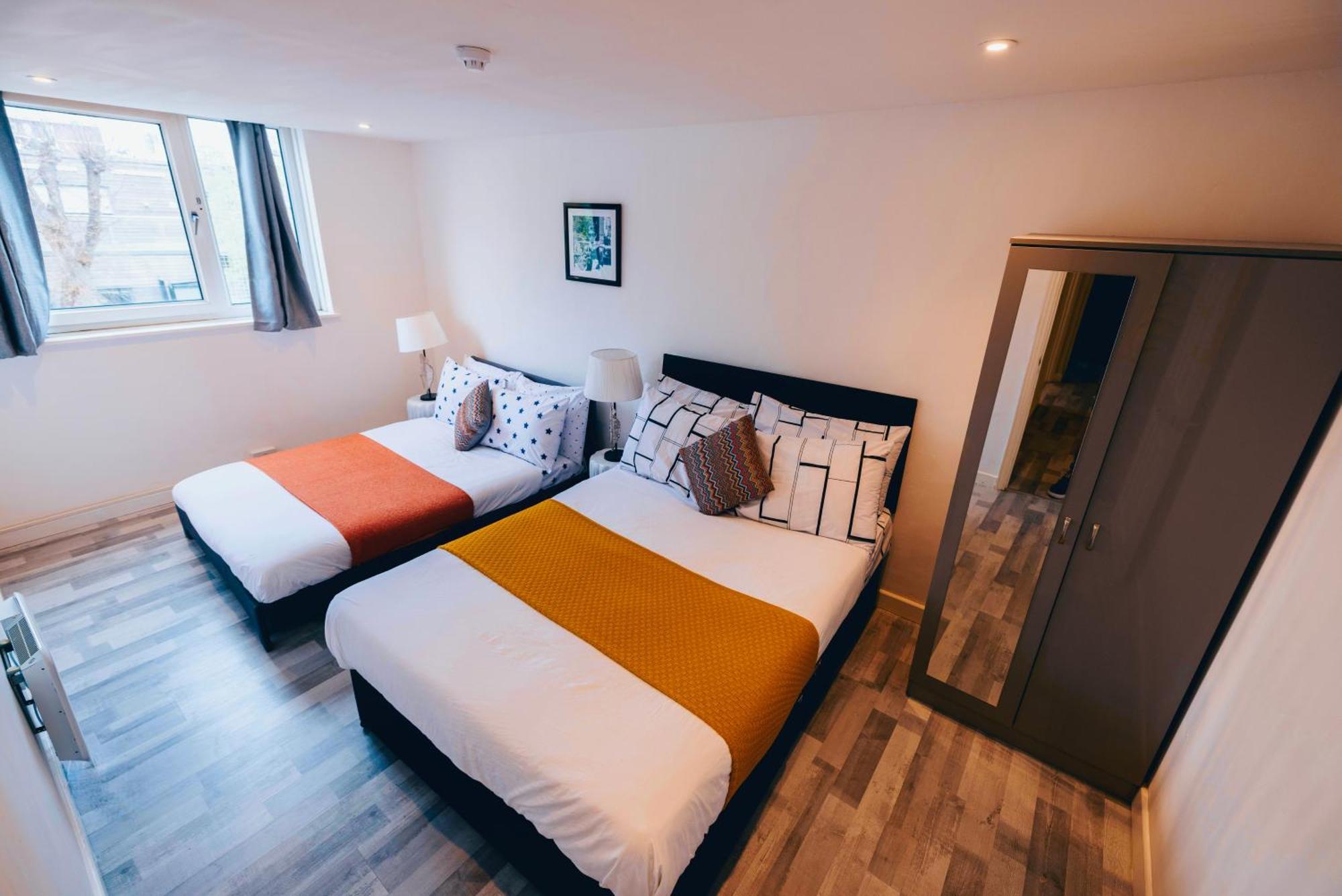 3 Bedroomflat-free Parking-wifi-parking-8people Апартаменты