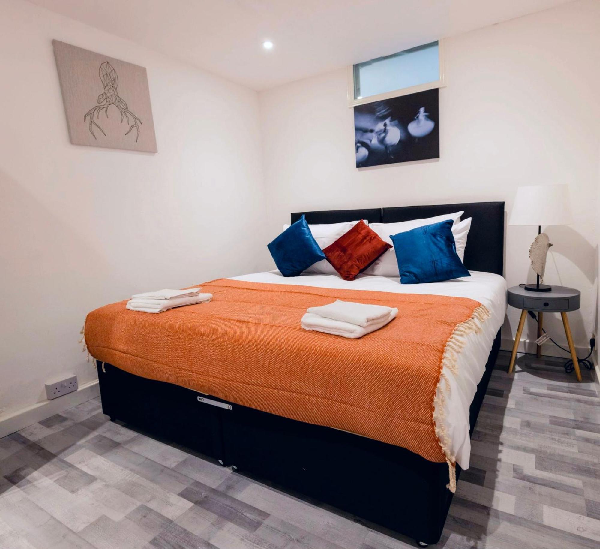 3 Bedroomflat-free Parking-wifi-parking-8people Апартаменты *